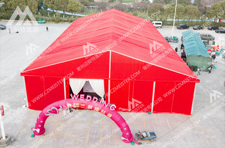 家门口的篷房婚礼