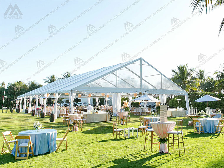 草地透明婚礼篷房.jpg